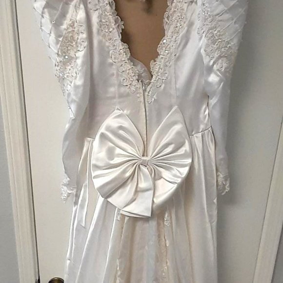 ALFRED ANGELO WEDDING GOWN / SIZE 12 - Picture 7 of 7